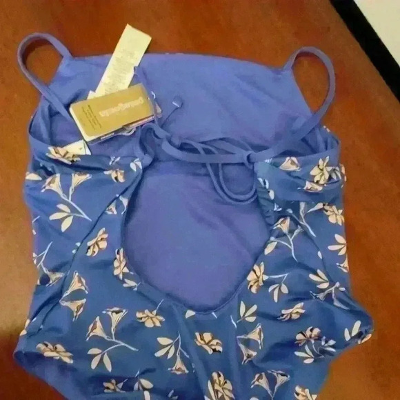 NWT Reversible Patagonia Swimsuit - Picture 2 of 8